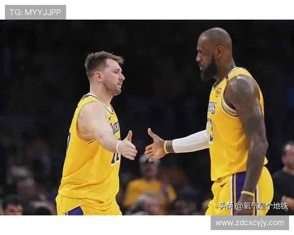 东契奇赞詹姆斯独特视角称其为团队带来巨大帮助